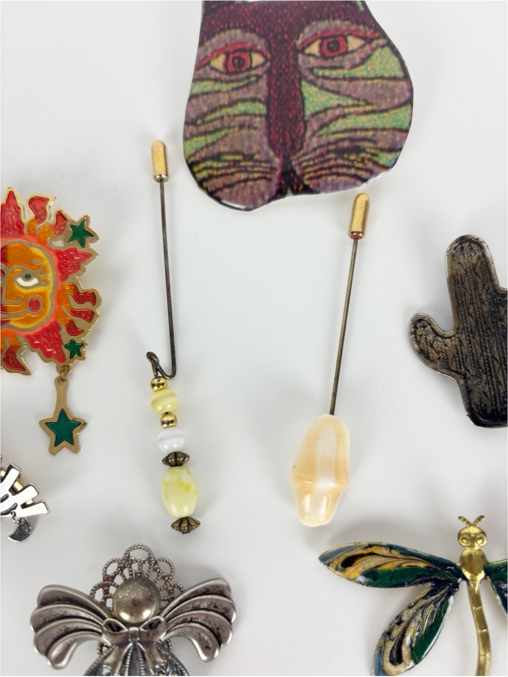 Lot of 10 Brooches Mixed Cat Sun Angel Shell Dragonfly - Picture 6 of 9